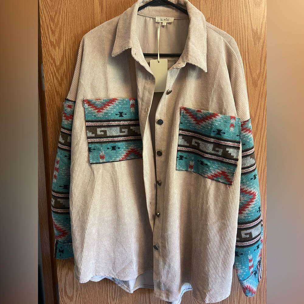 BRAND NEW LARGE WESTERN/AZTEC LIGHT WEIGHT JACKET
